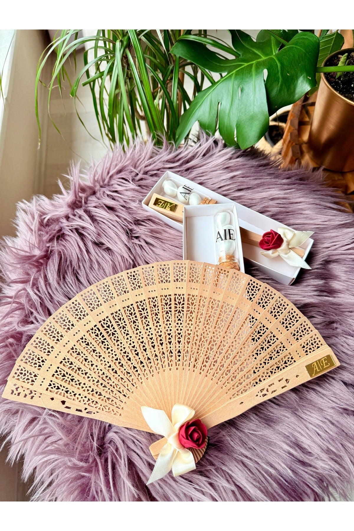 Kına-Düğün-Bride Hediyelik Yelpazeli Nikah şekeri Kırmızı Güllü 10adet